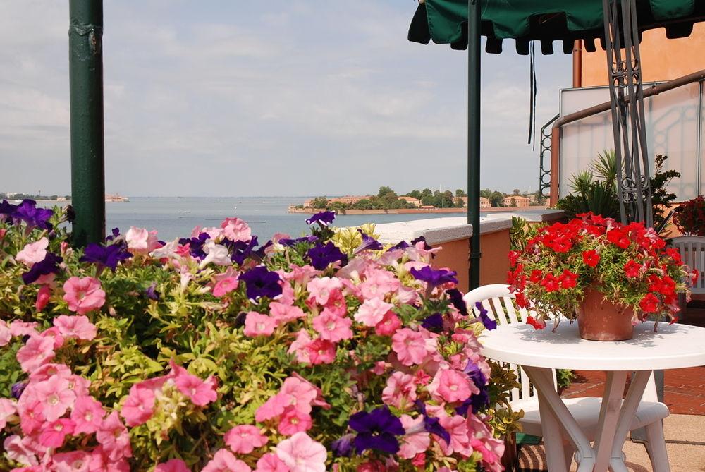 Hotel Riviera Venezia Lido Esterno foto