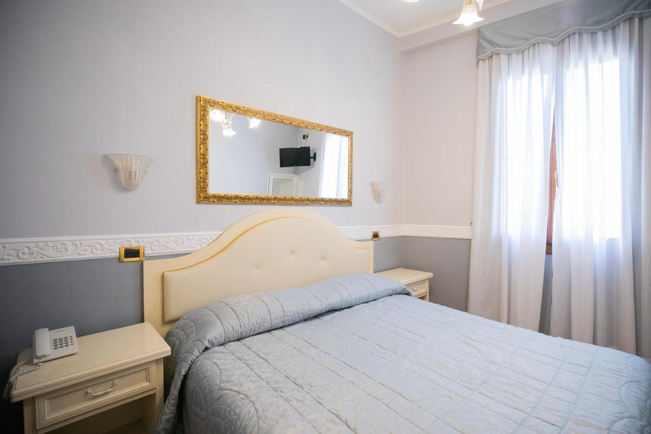 Hotel Riviera Venezia Lido Esterno foto