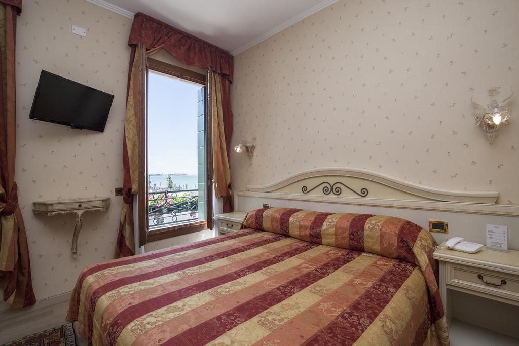 Hotel Riviera Venezia Lido Esterno foto
